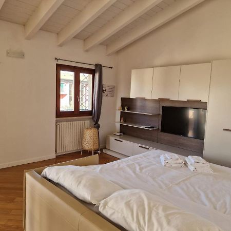 Ferienwohnung Vittoria Al Lago Desenzano del Garda Exterior foto